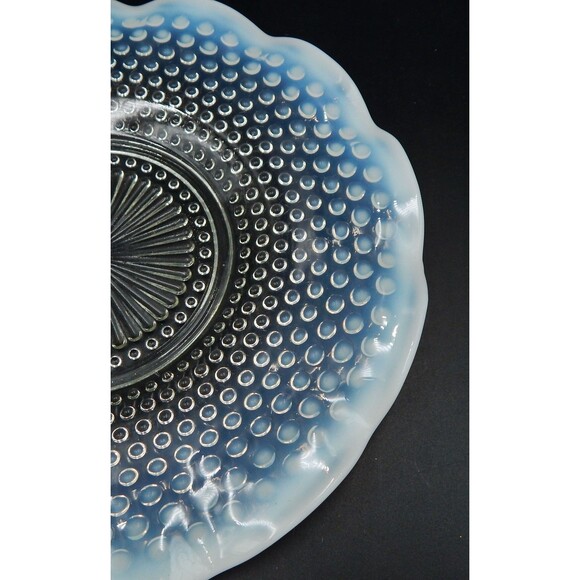 Anchor Hocking Moonstone Hobnail Opalescent Sandwich Plate 10-3/4 Inch Ruffled - Picture 4 of 9